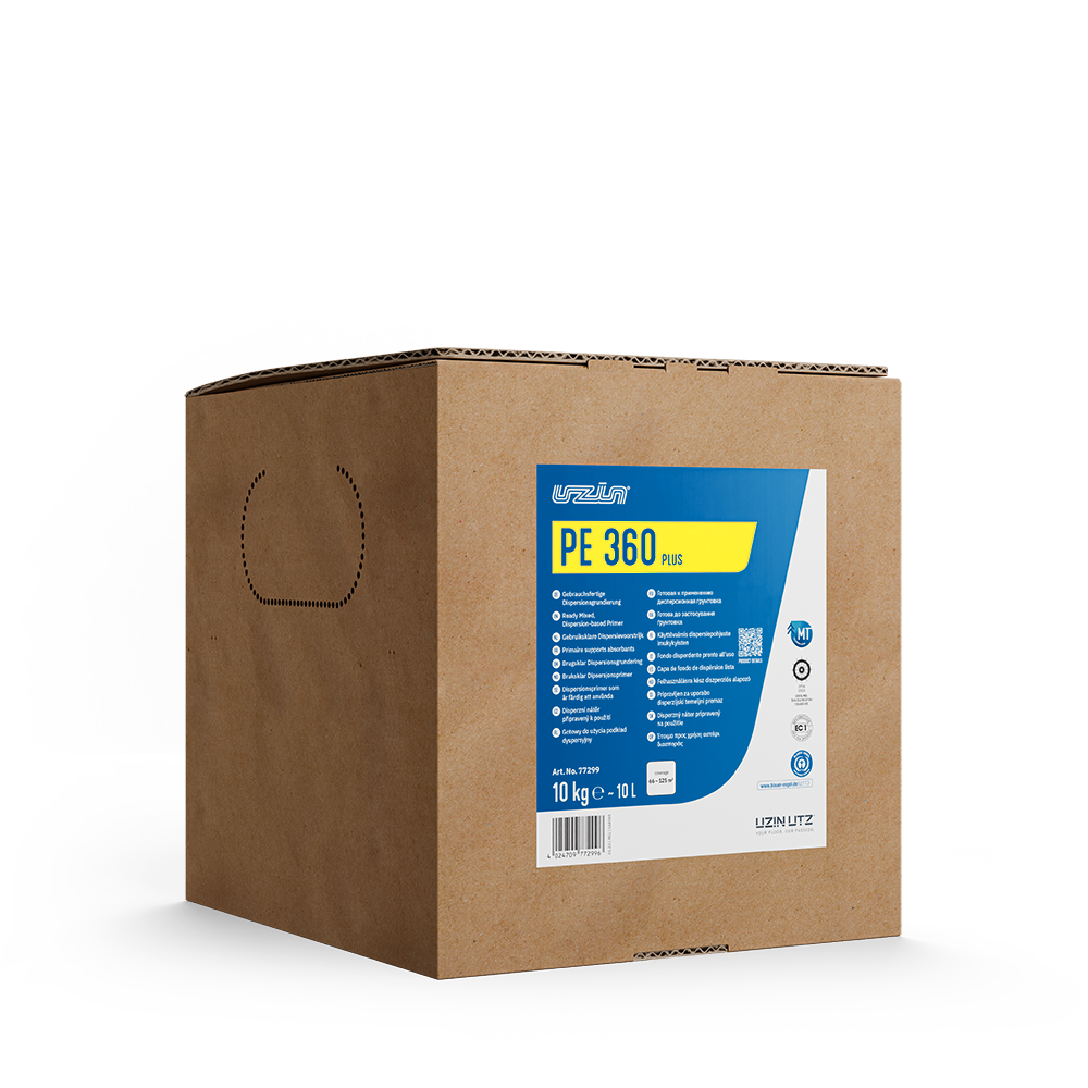 Eine braune Pappschachtel Grundierung mit einem blau-weißen Etikett mit der Aufschrift UZIN PE 360 PLUS, den Produktangaben, dem Gewicht von 10 kg + 10 L und dem Firmenlogo von UZIN UTZ.